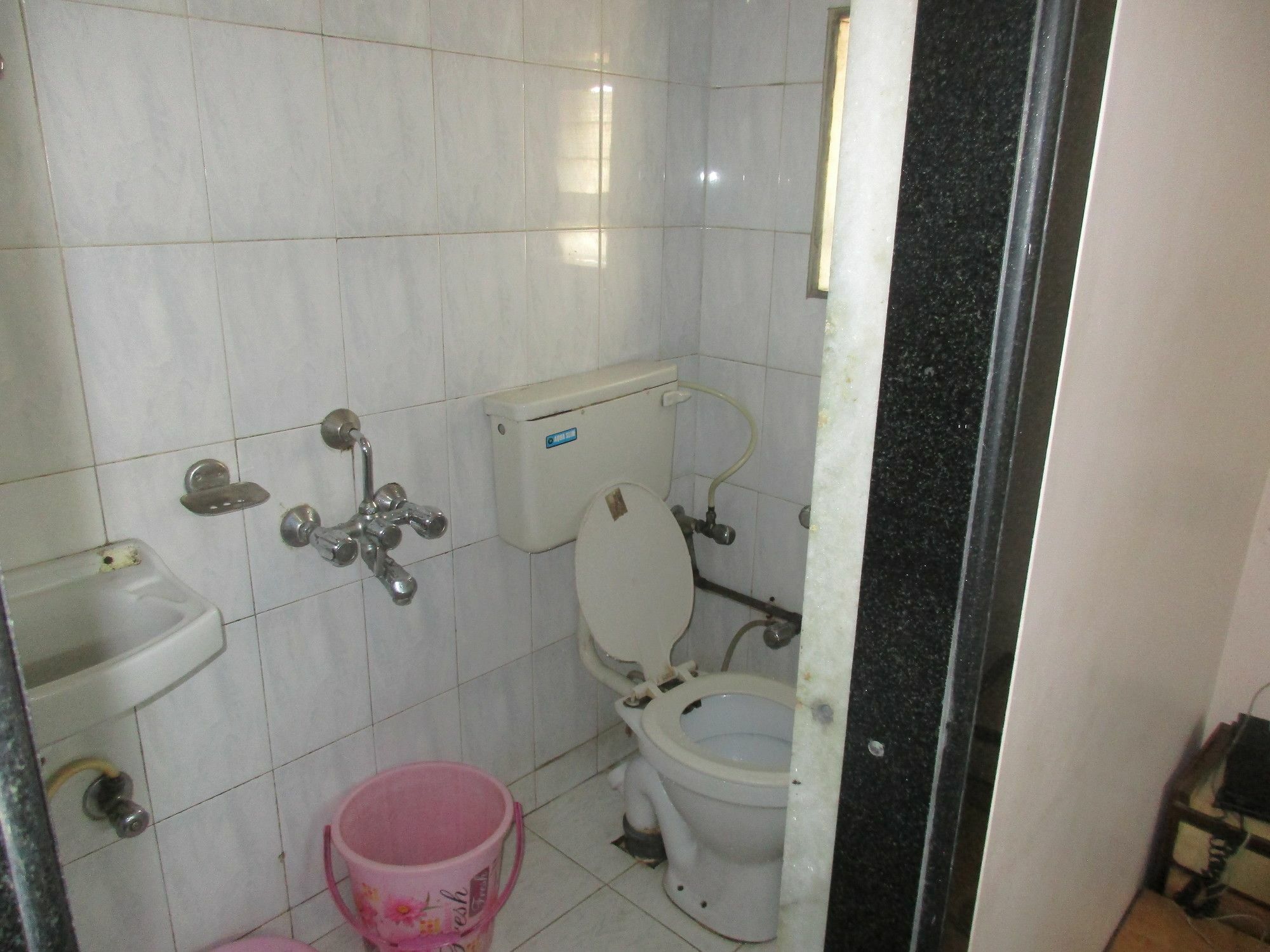 Malad Hotel Shalimar מראה חיצוני תמונה