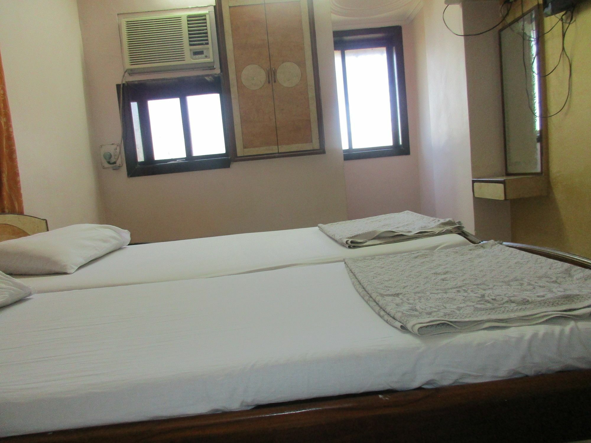 Malad Hotel Shalimar מראה חיצוני תמונה