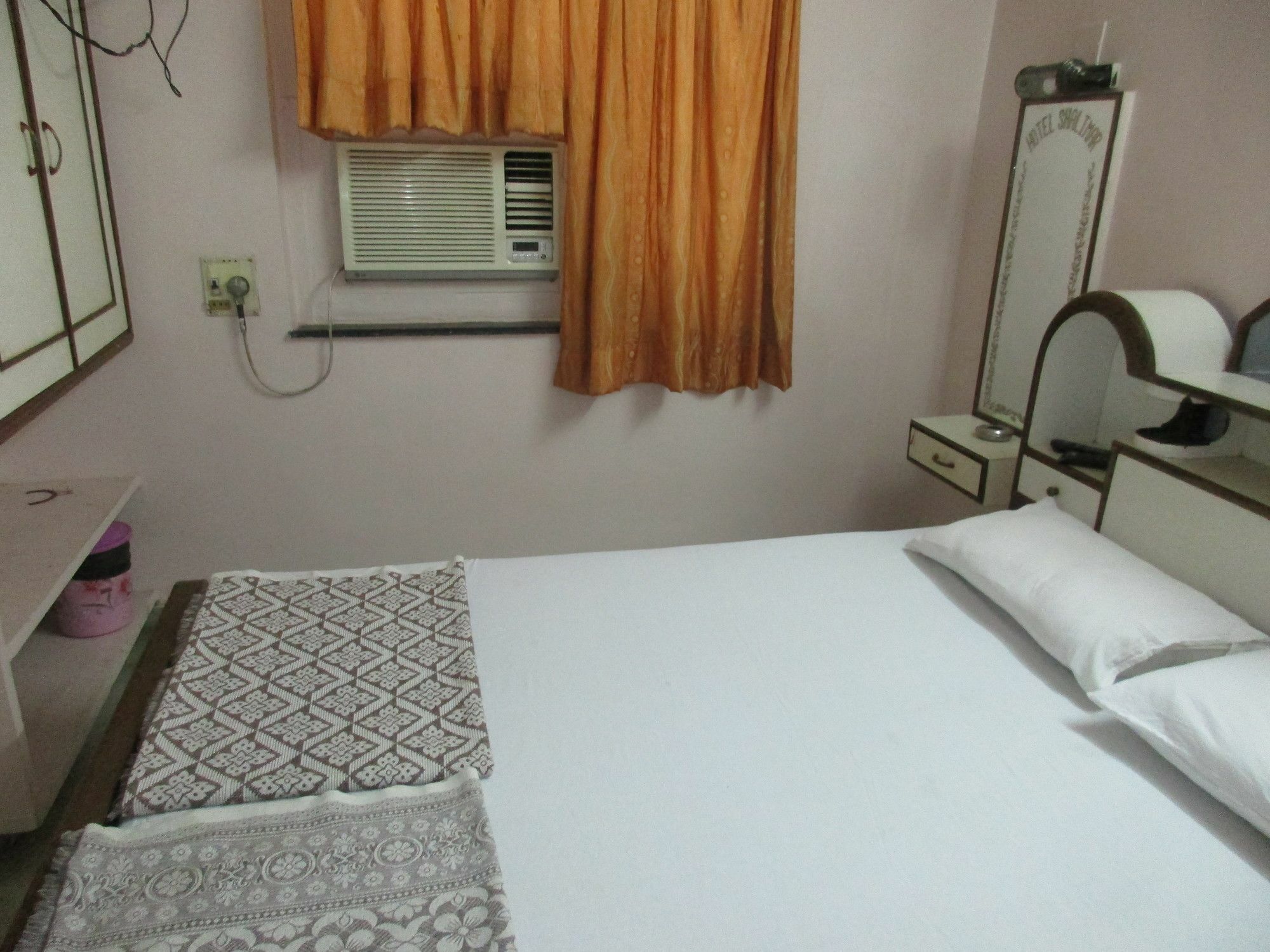 Malad Hotel Shalimar מראה חיצוני תמונה